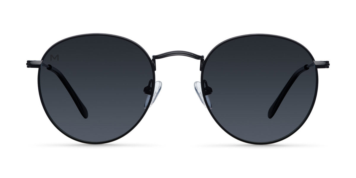 Yster All Black