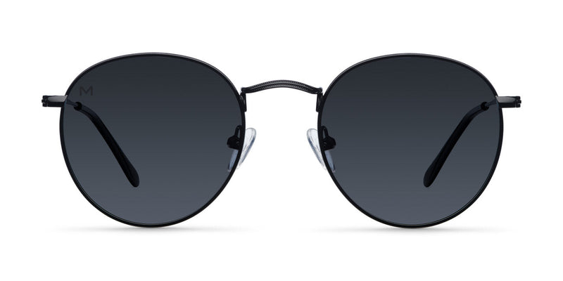 Yster All Black